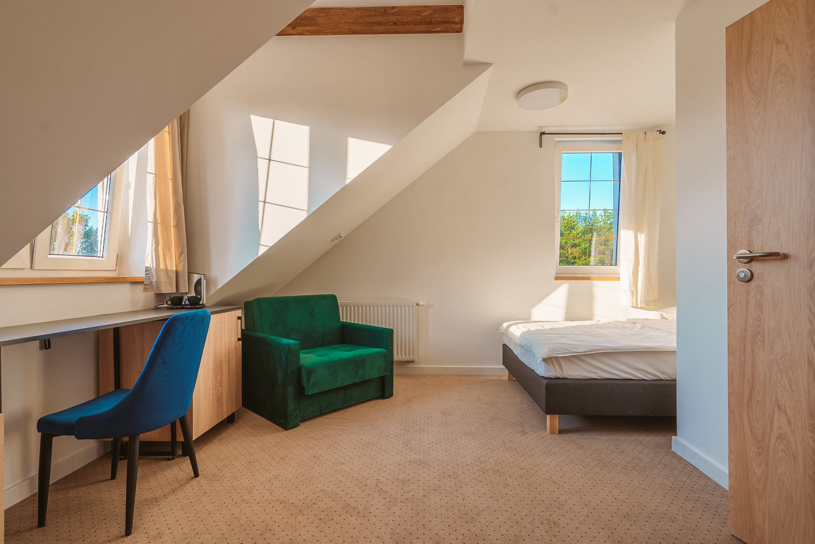 Pok&oacute;j trzyosobowy (z dostawką)